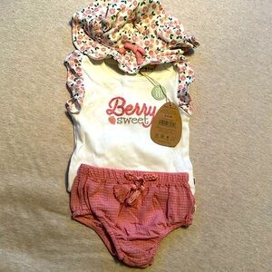 BERRY CUTE, tank top, bloomers & hat set! For the strawberry and floral lovers🩷